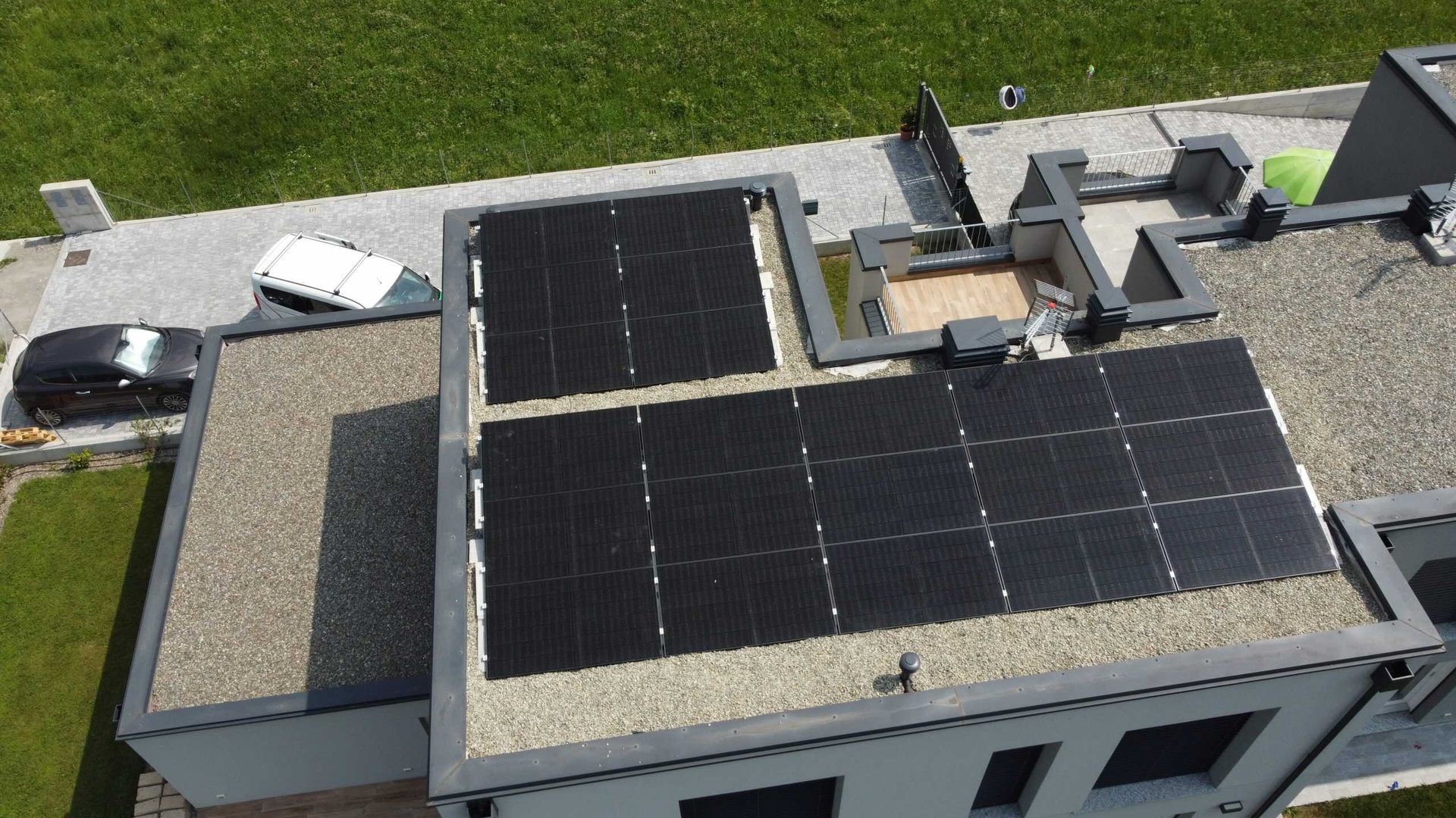 Impianto fotovoltaico chiavi in mano installato su tetto residenziale in Liguria — Carosello Albenga e Alassio